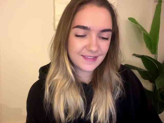 RoxyHorny webcam