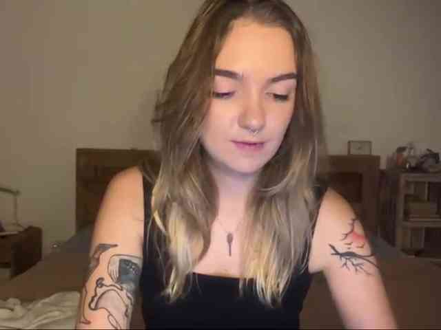 RoxyHorny webcam