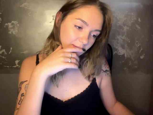 RoxyHorny webcam