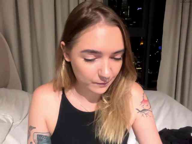 RoxyHorny webcam