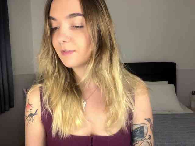 RoxyHorny webcam