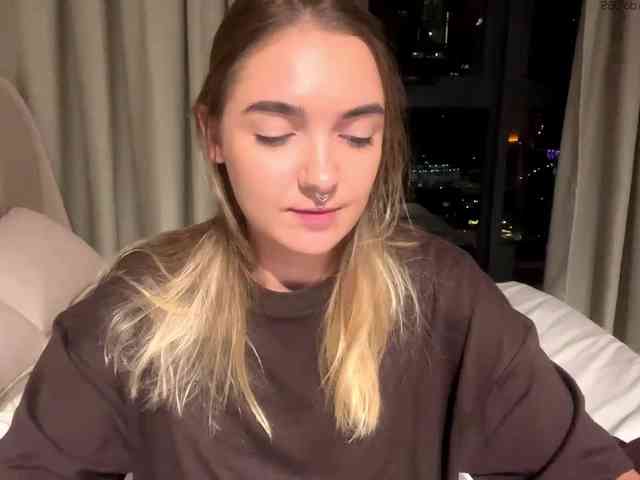 RoxyHorny webcam