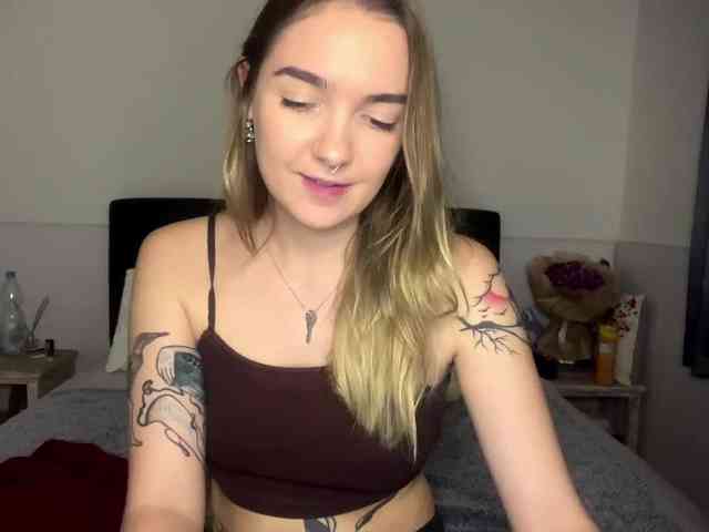 RoxyHorny webcam