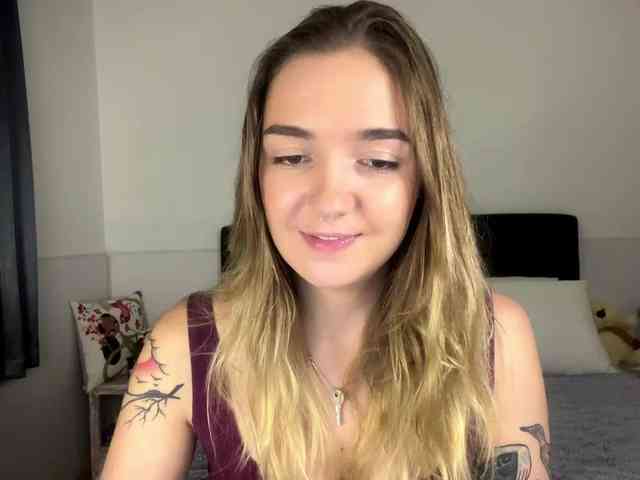 RoxyHorny webcam