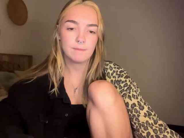 Model: RoxyHorny