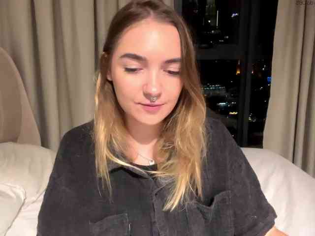 RoxyHorny webcam