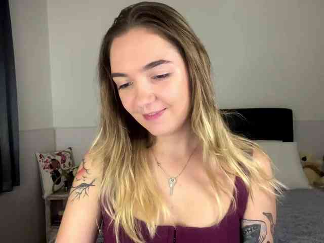RoxyHorny webcam