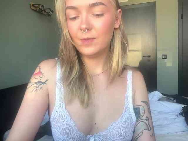 Model: RoxyHorny