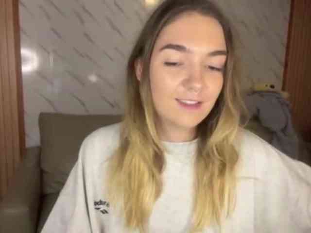 RoxyHorny webcam