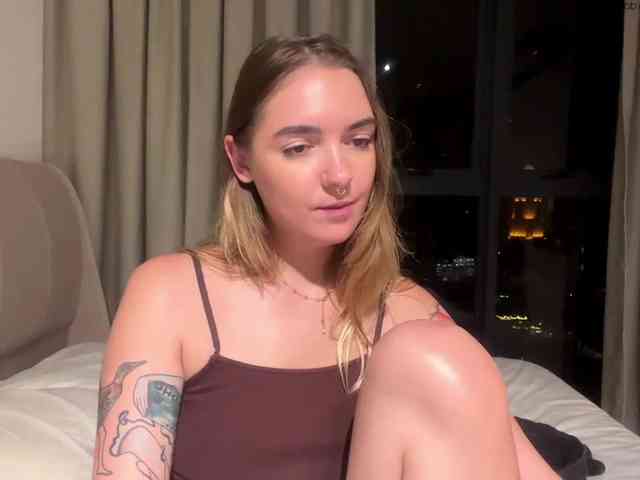 Model: RoxyHorny
