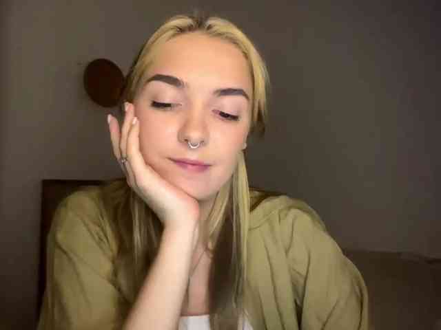 roxyhorny's live room