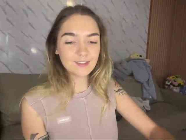 RoxyHorny webcam