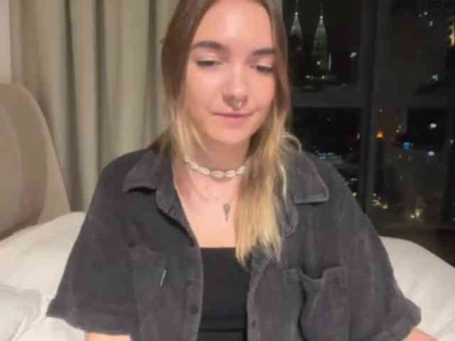RoxyHorny webcam