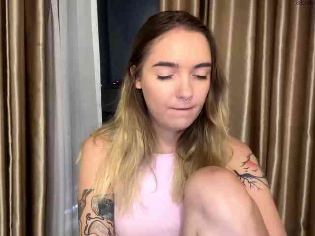 RoxyHorny webcam