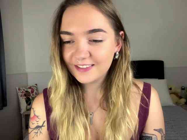 RoxyHorny webcam