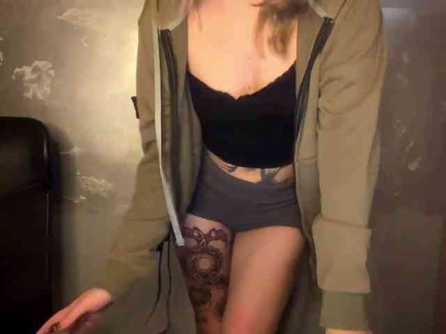 RoxyHorny webcam