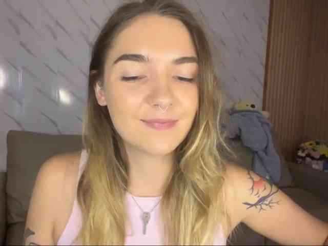 RoxyHorny webcam
