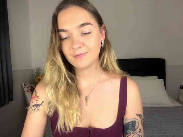 RoxyHorny webcam