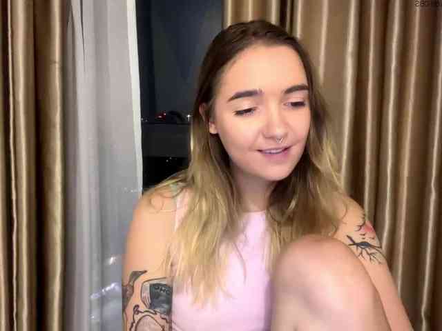 RoxyHorny webcam