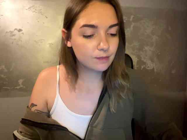 Model: RoxyHorny