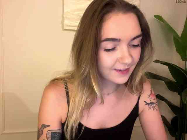 RoxyHorny webcam
