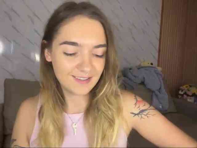 RoxyHorny webcam