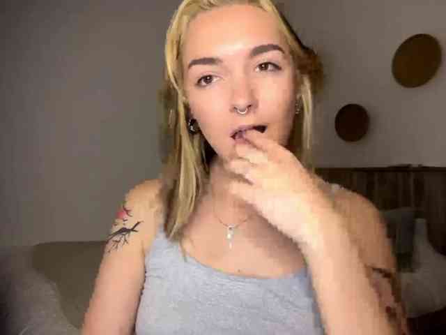 Model: RoxyHorny