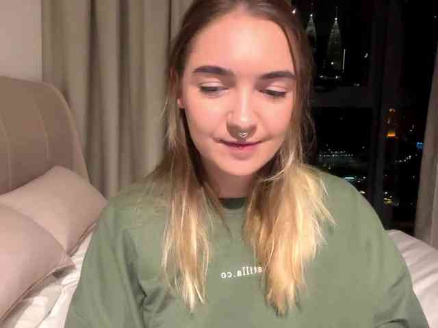 RoxyHorny webcam