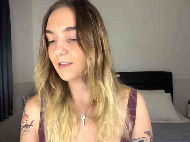 RoxyHorny webcam