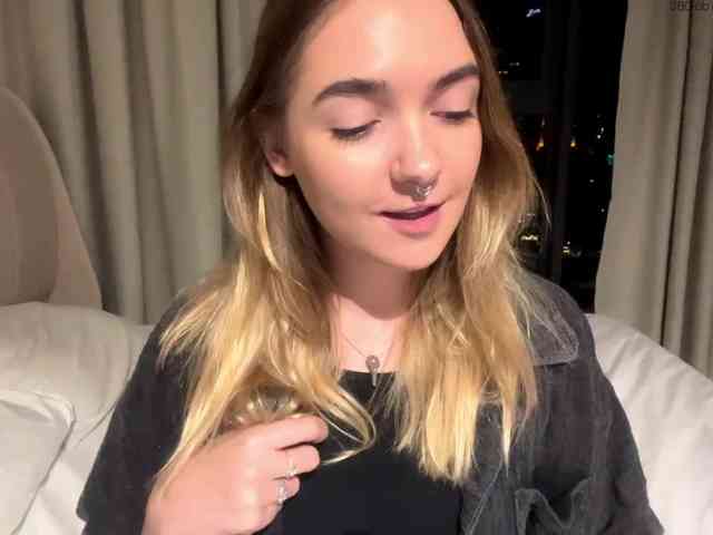 RoxyHorny webcam