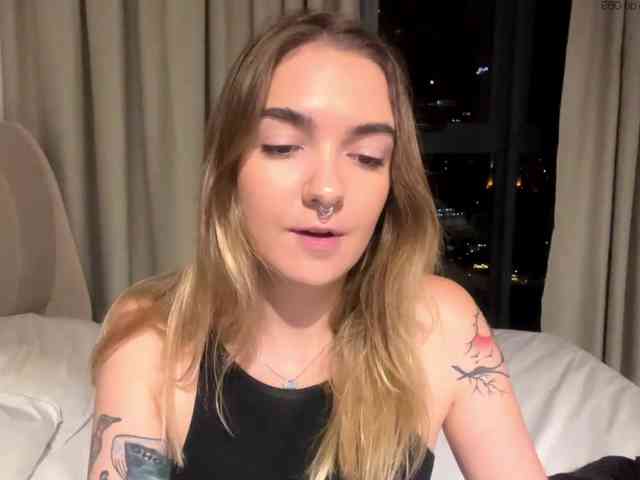 RoxyHorny webcam