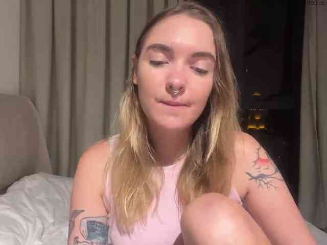 Model: RoxyHorny