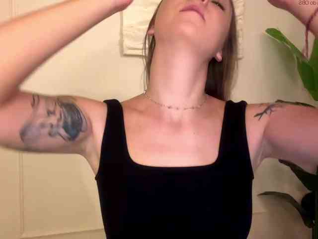 Model: RoxyHorny