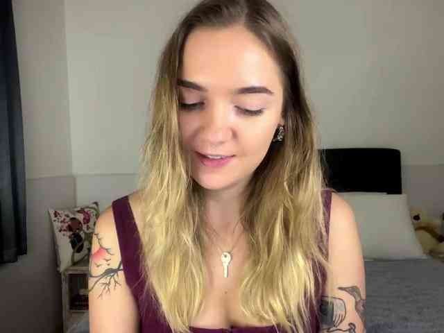 RoxyHorny webcam