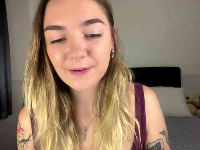 RoxyHorny webcam