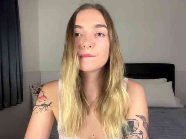 RoxyHorny webcam