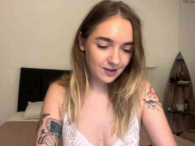 RoxyHorny webcam