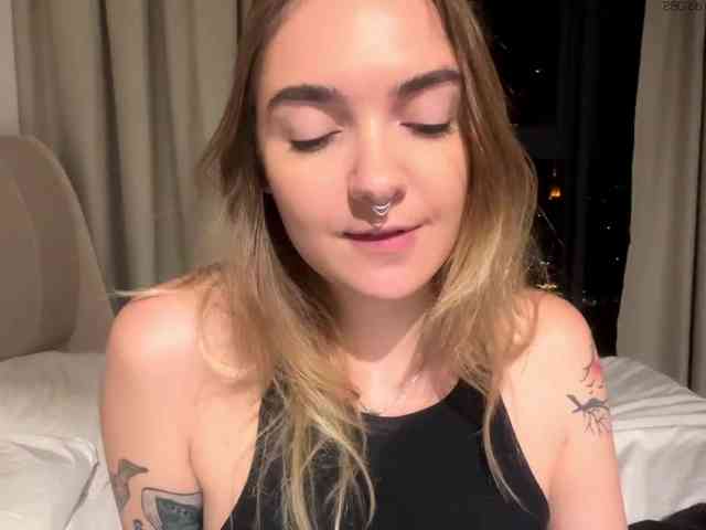 RoxyHorny webcam