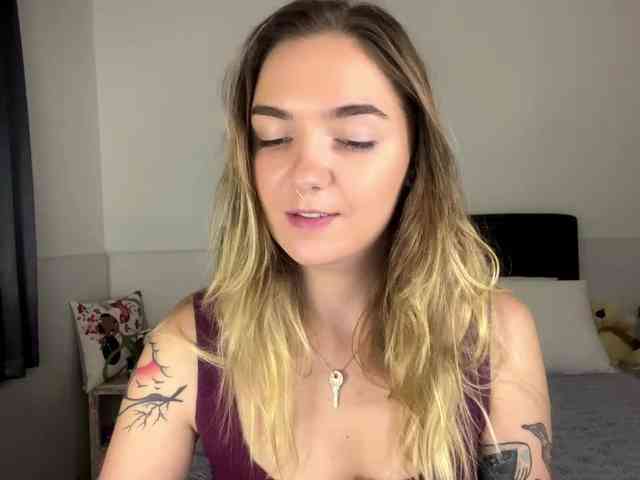 RoxyHorny webcam