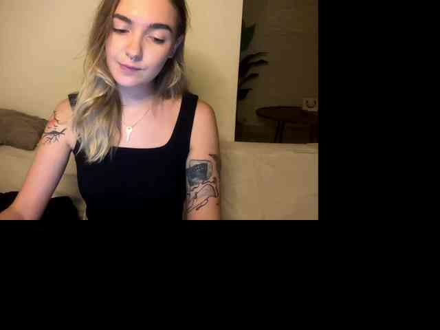 RoxyHorny webcam
