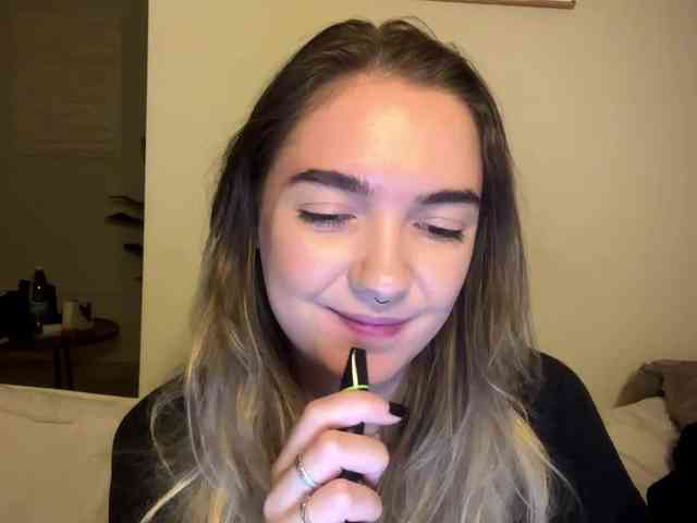 Model: RoxyHorny