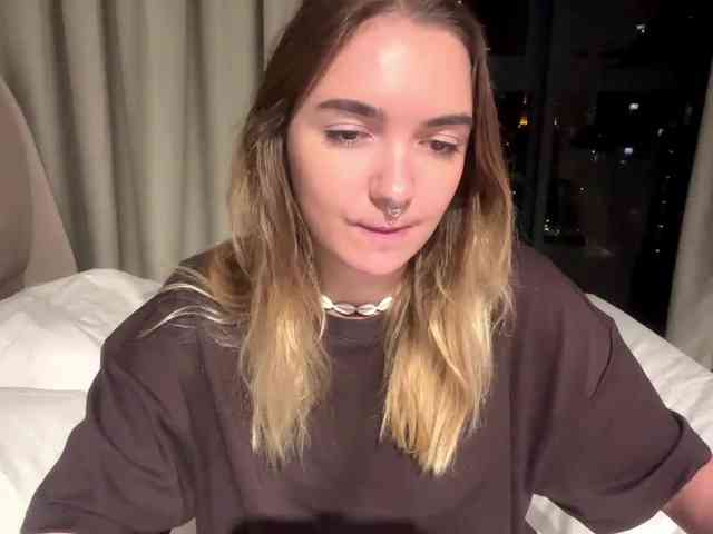 RoxyHorny webcam
