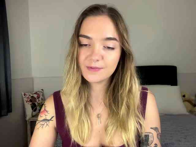 RoxyHorny webcam
