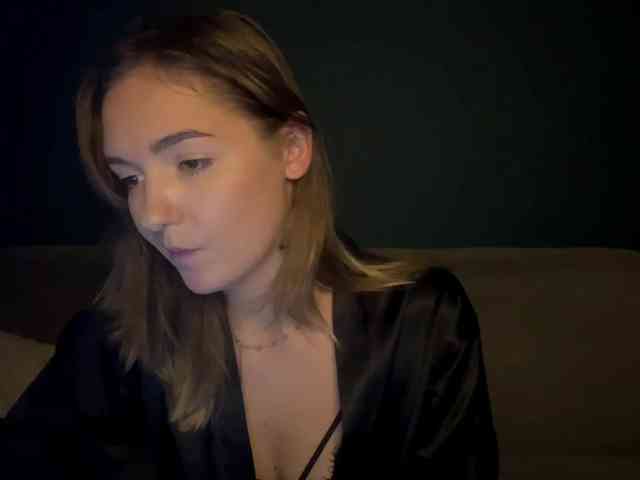 Model: RoxyHorny