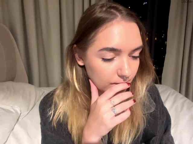 RoxyHorny webcam
