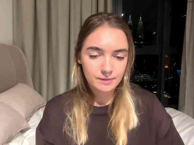 RoxyHorny webcam