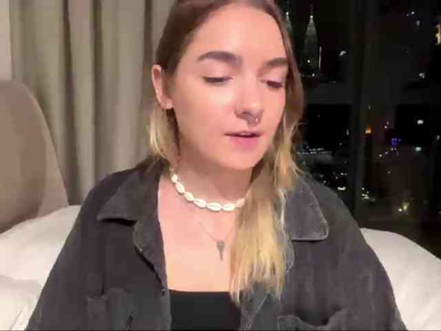 RoxyHorny webcam