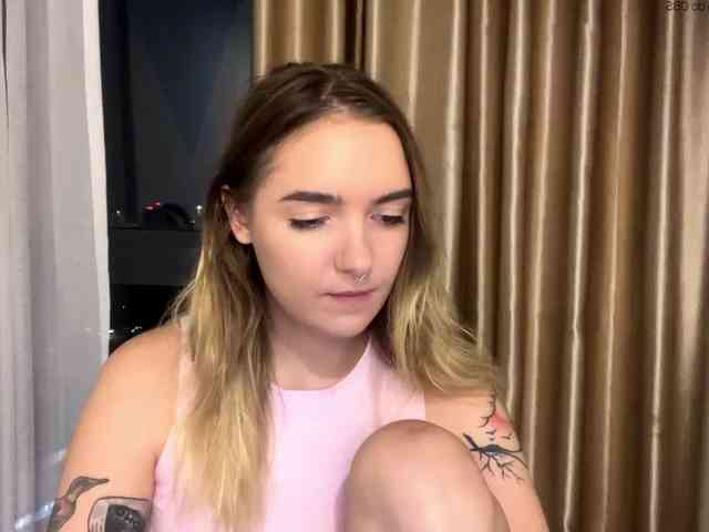 RoxyHorny webcam