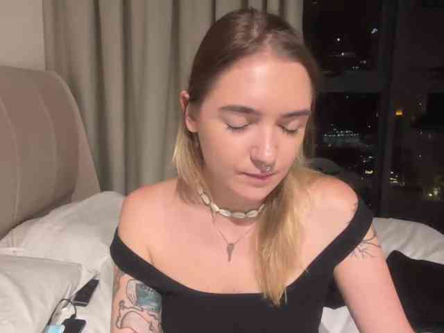 RoxyHorny webcam
