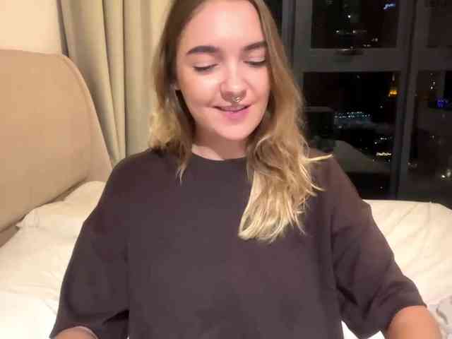 RoxyHorny webcam
